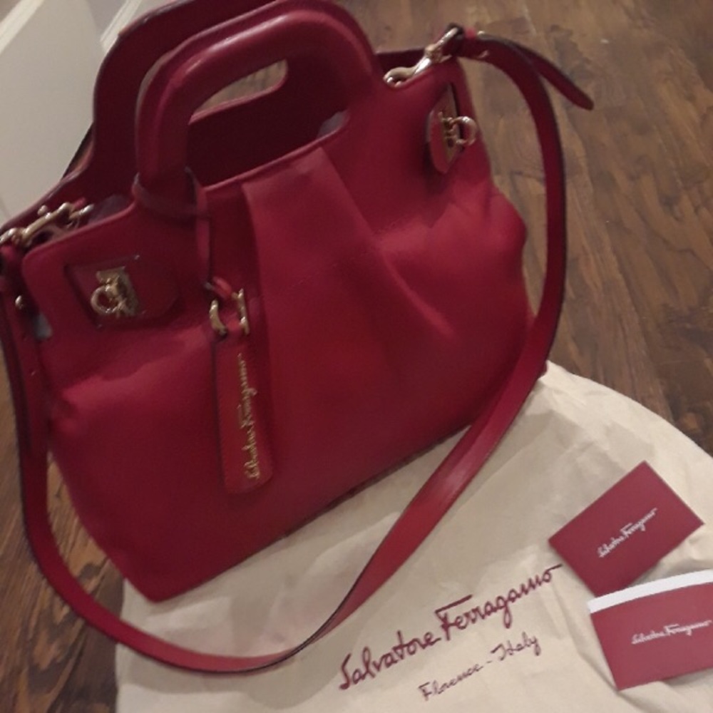 SOLD!!!🎈💋Salvatore Ferragarmo Classic Red